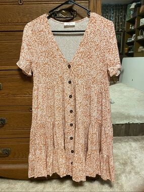The be Brand floral Short Sleeve Button-Front  Dress in Peach and cream